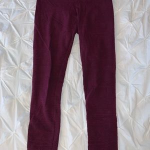 💜 Patterned maroon leggings